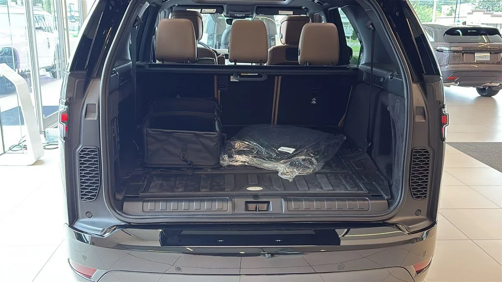 2026 Land Rover Discovery Dynamic SE - Photo 24