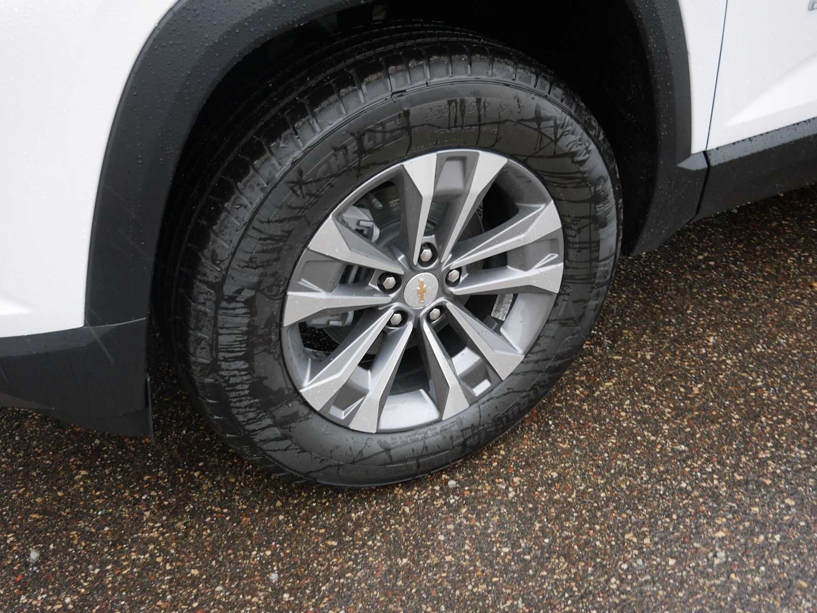 New 2027 Summit White Chevrolet LT image 9