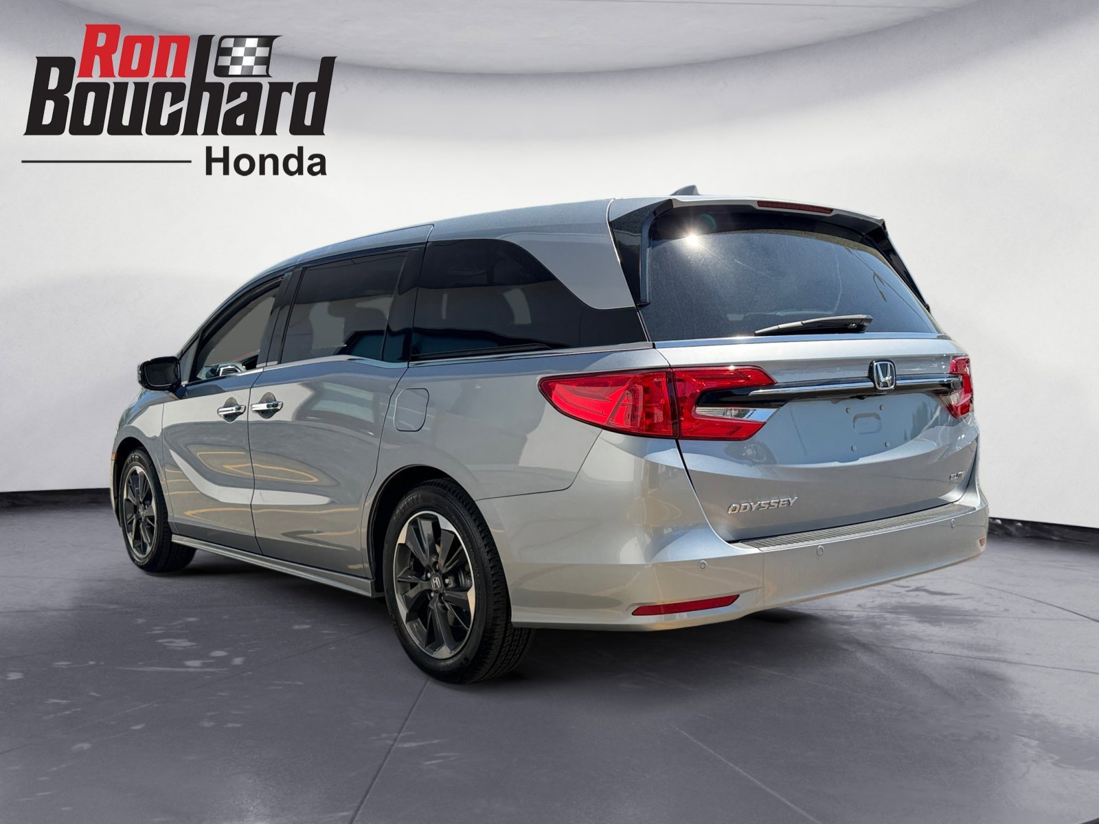 Used 2023 Lunar Silver Metallic Honda Elite image 4