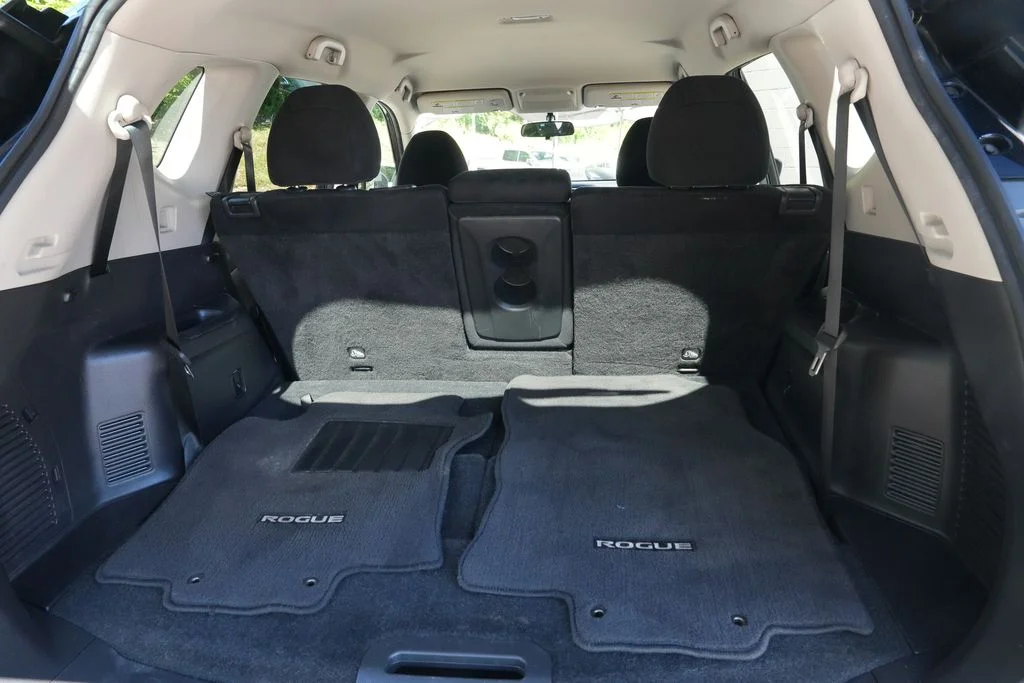 Used 2014 Black Nissan SV image 37