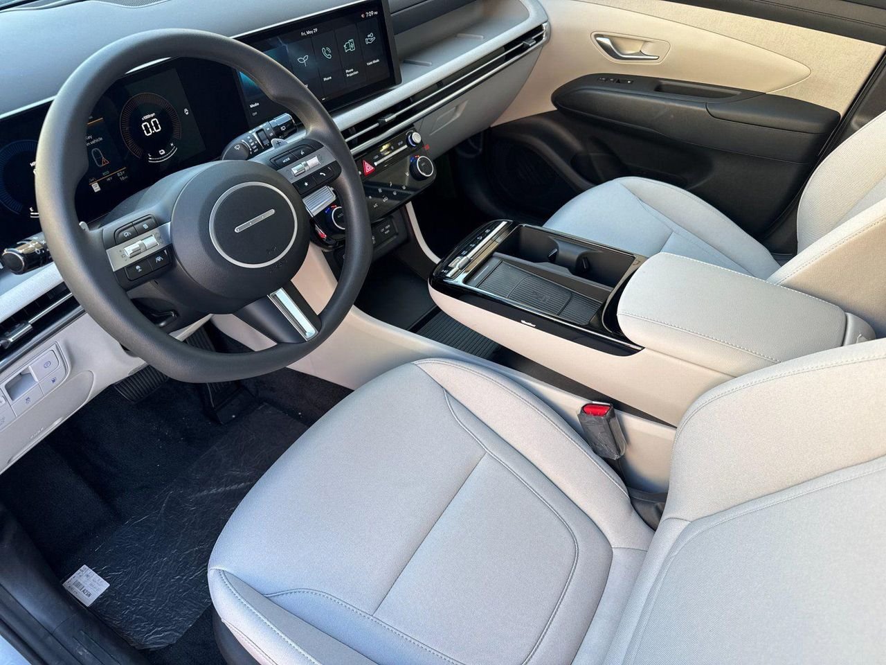 New 2025 Silver Hyundai SEL image 9