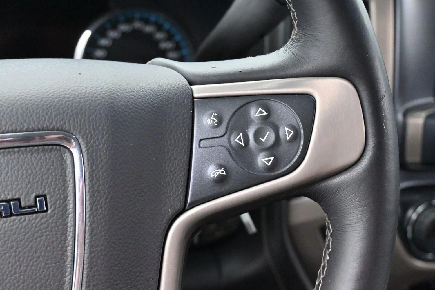Used 2017 DARK SLATE METALLIC GMC Denali image 19