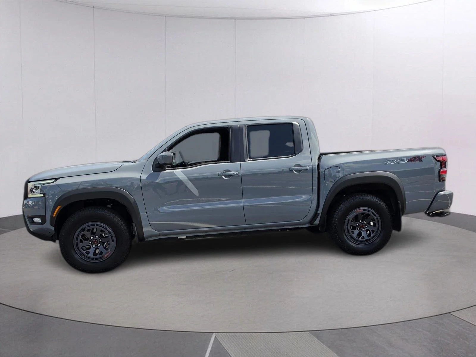 Used 2025 Boulder Gray Pearl Nissan PRO-4X image 2