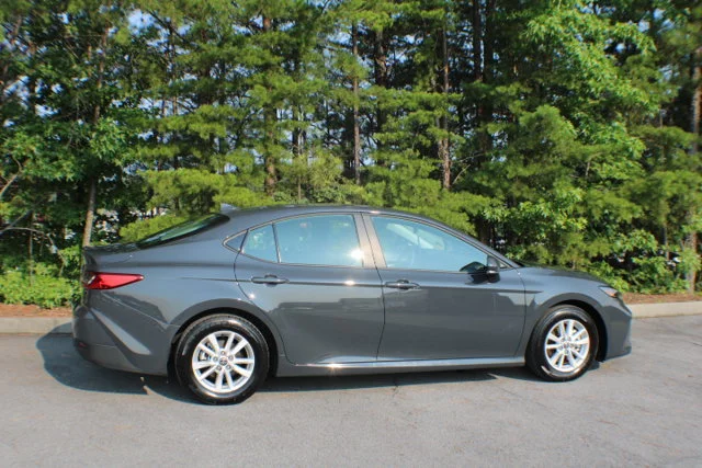 Used 2025 Underground Toyota LE image 2