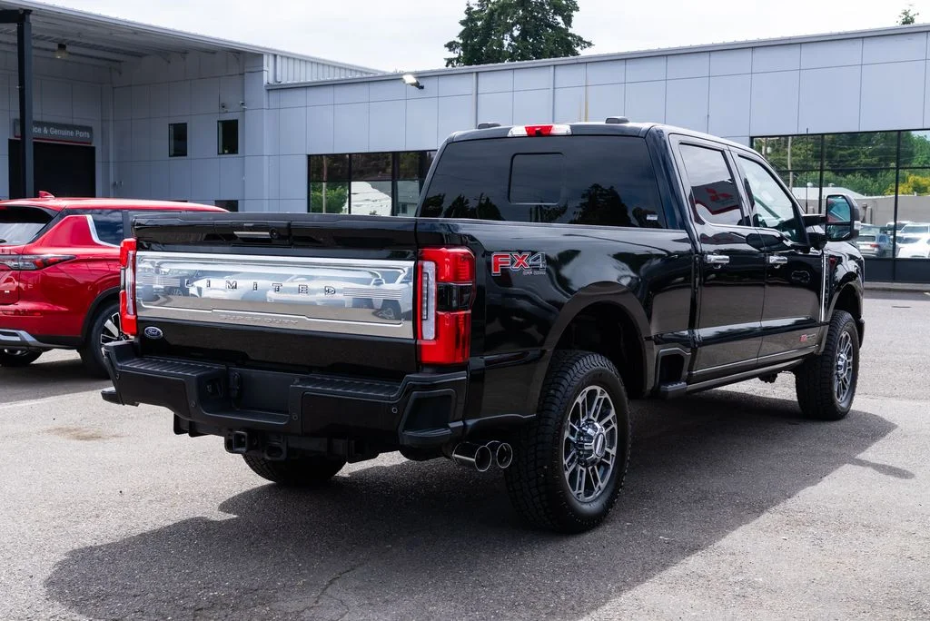 Used 2023  Ford Limited image 7