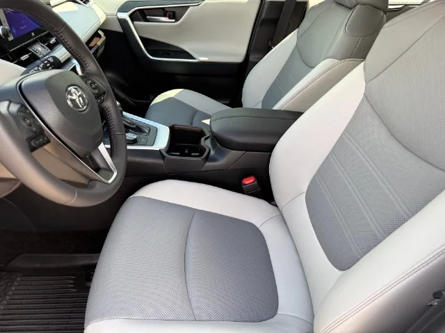Certified Used 2025 WIND CHILL PEARL Toyota Limited image 11