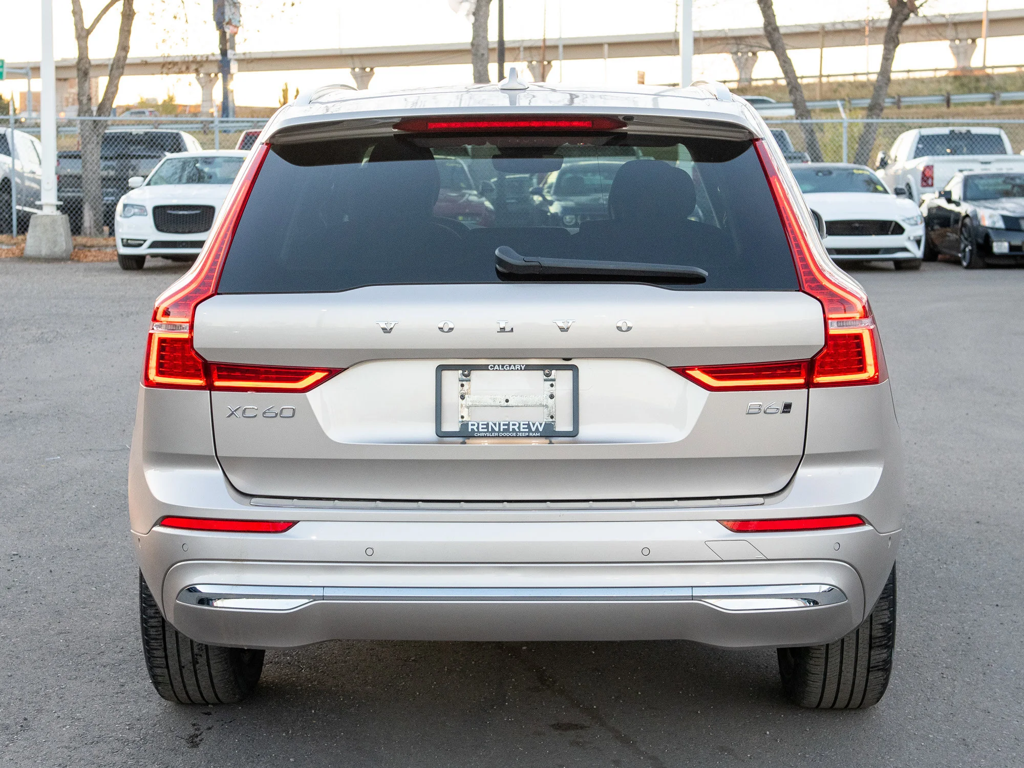 Certified Used 2023 Silver Volvo Plus Bright Theme * No Accidens | Heated Seats | Panoramic Roof | Apple CarPlay image 15