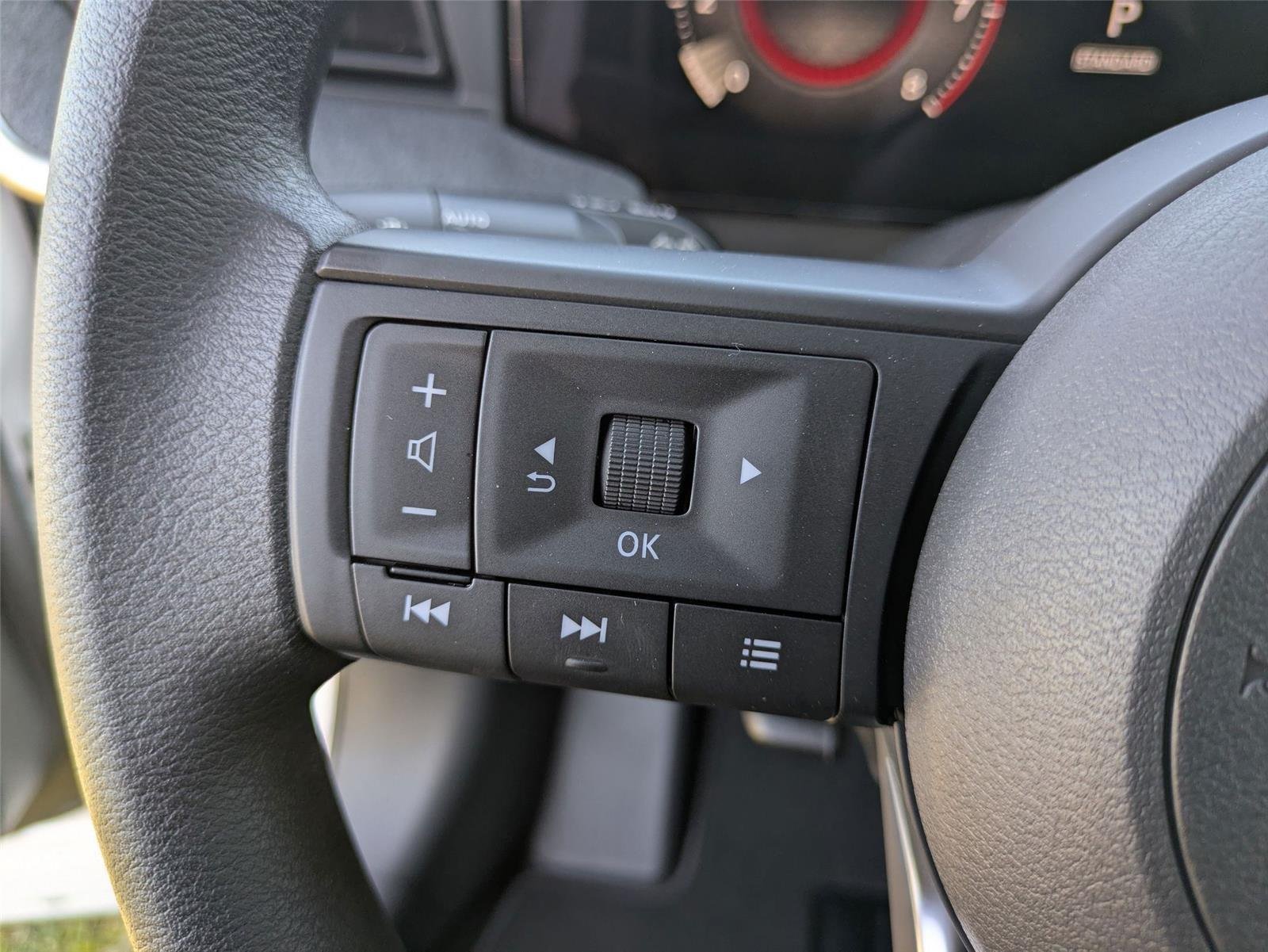 New 2025 Two-tone Aspen White TriCoat / Super Black Nissan SV image 14
