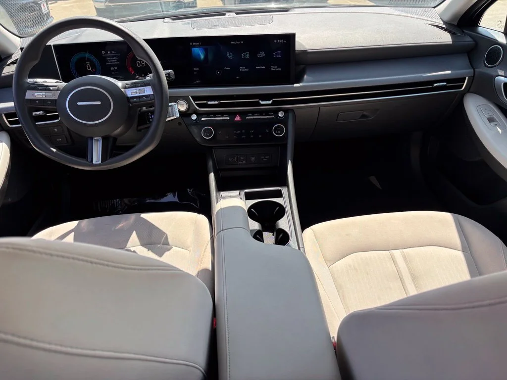 Used 2025 Abyss Black Hyundai SEL image 13