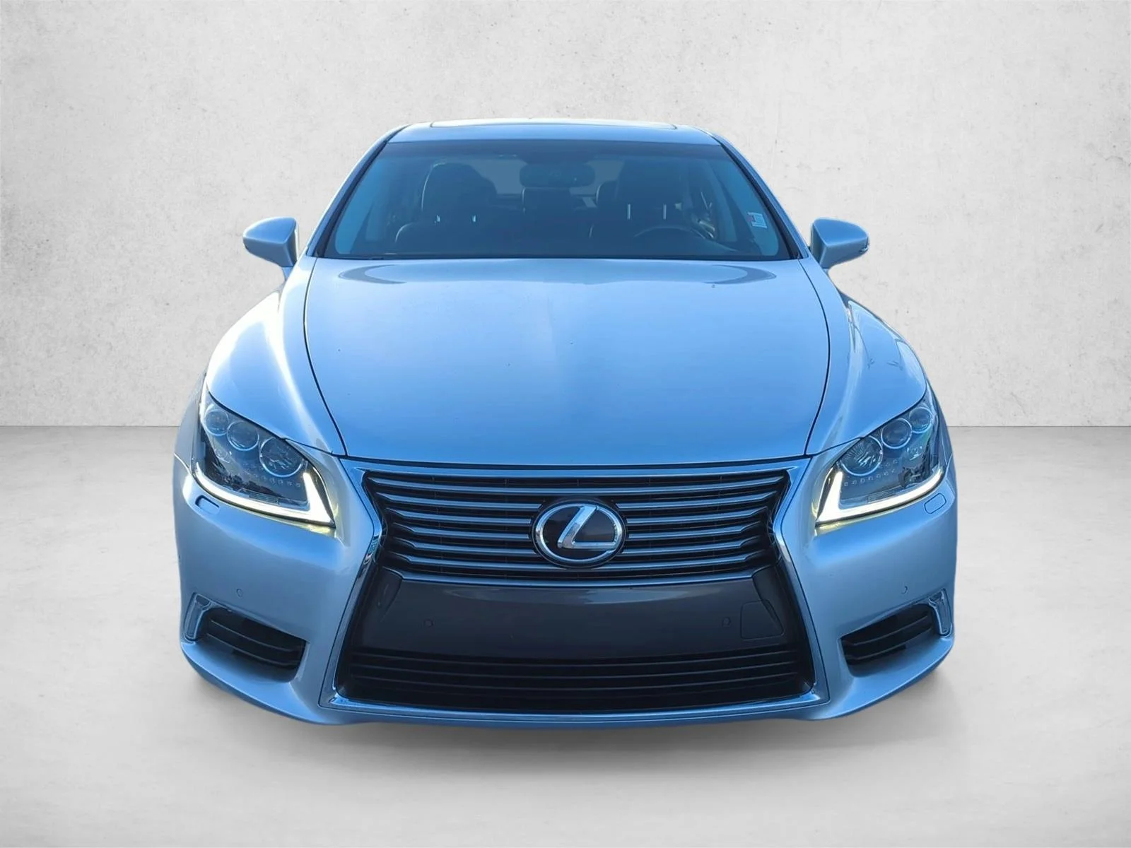 Used 2014 Liquid Platinum Lexus  image 2