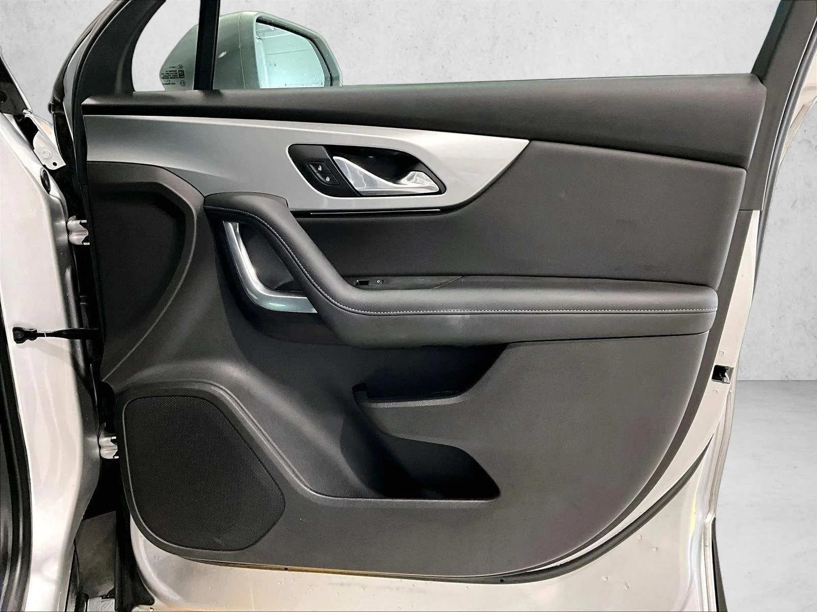 Used 2019 Silver Ice Metallic Chevrolet  image 19