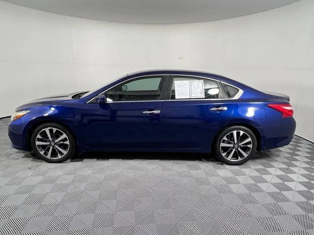 Used 2016 Deep Blue Pearl Nissan 2.5 SR image 4