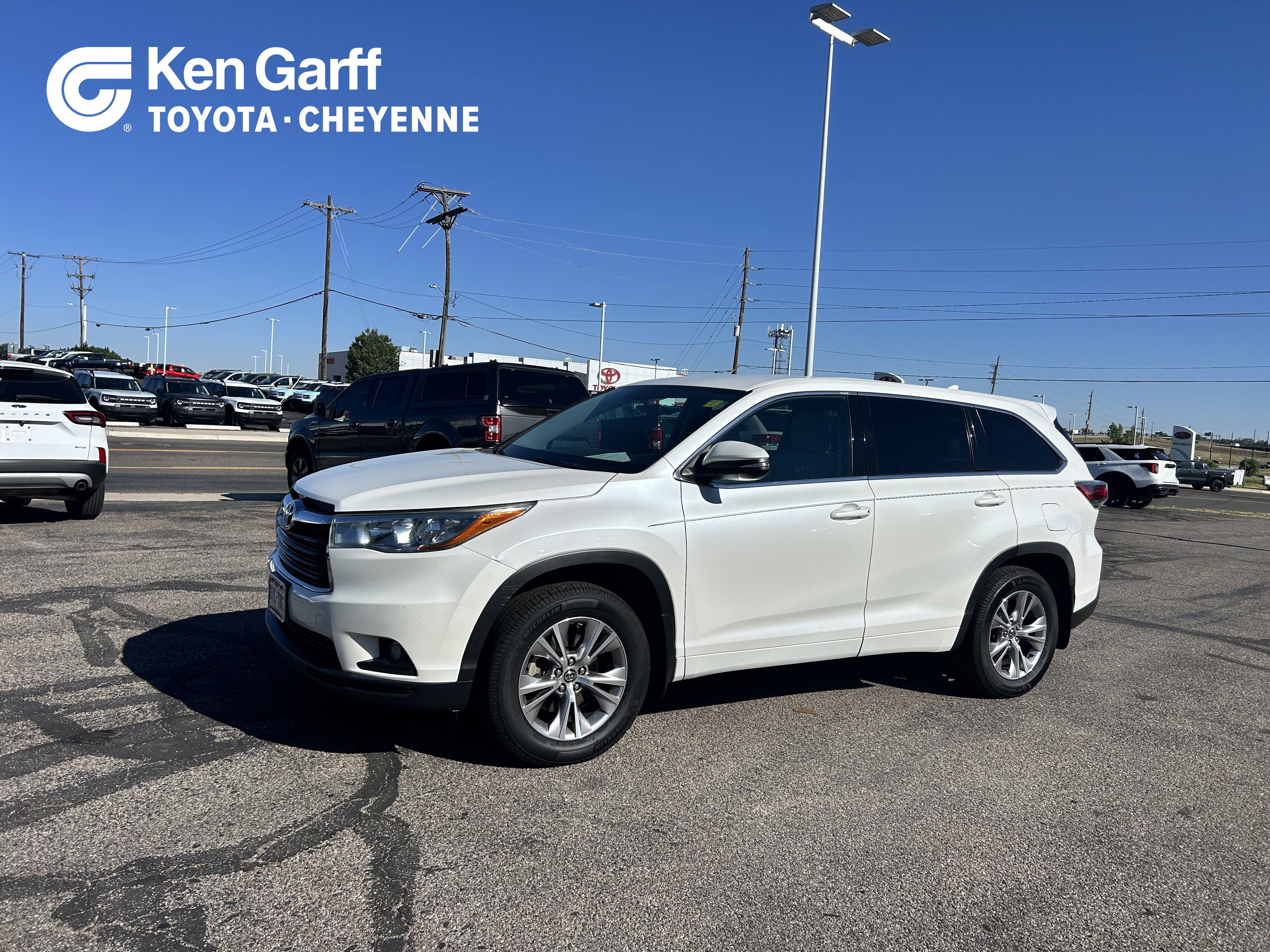 Used 2016 Blizzard Pearl Toyota LE image 1