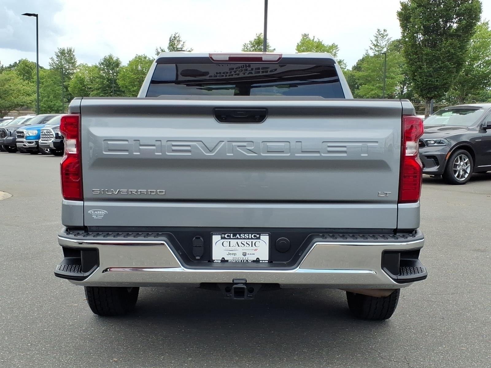 Used 2025 Sterling Gray Metallic Chevrolet LT image 17