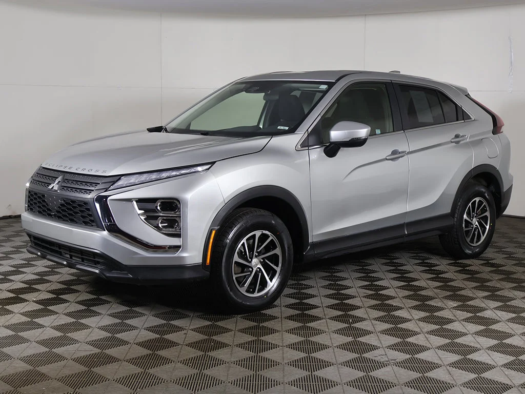 Used 2024 Silver Mitsubishi ES image 6