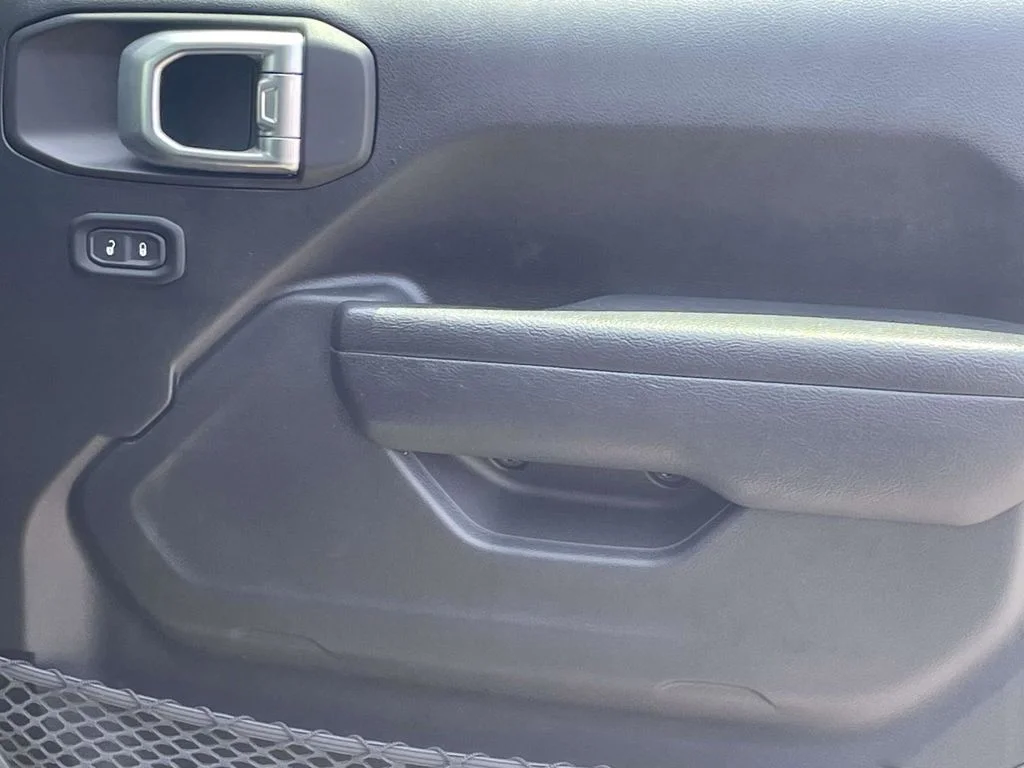 Used 2022 Green Jeep Mojave image 16