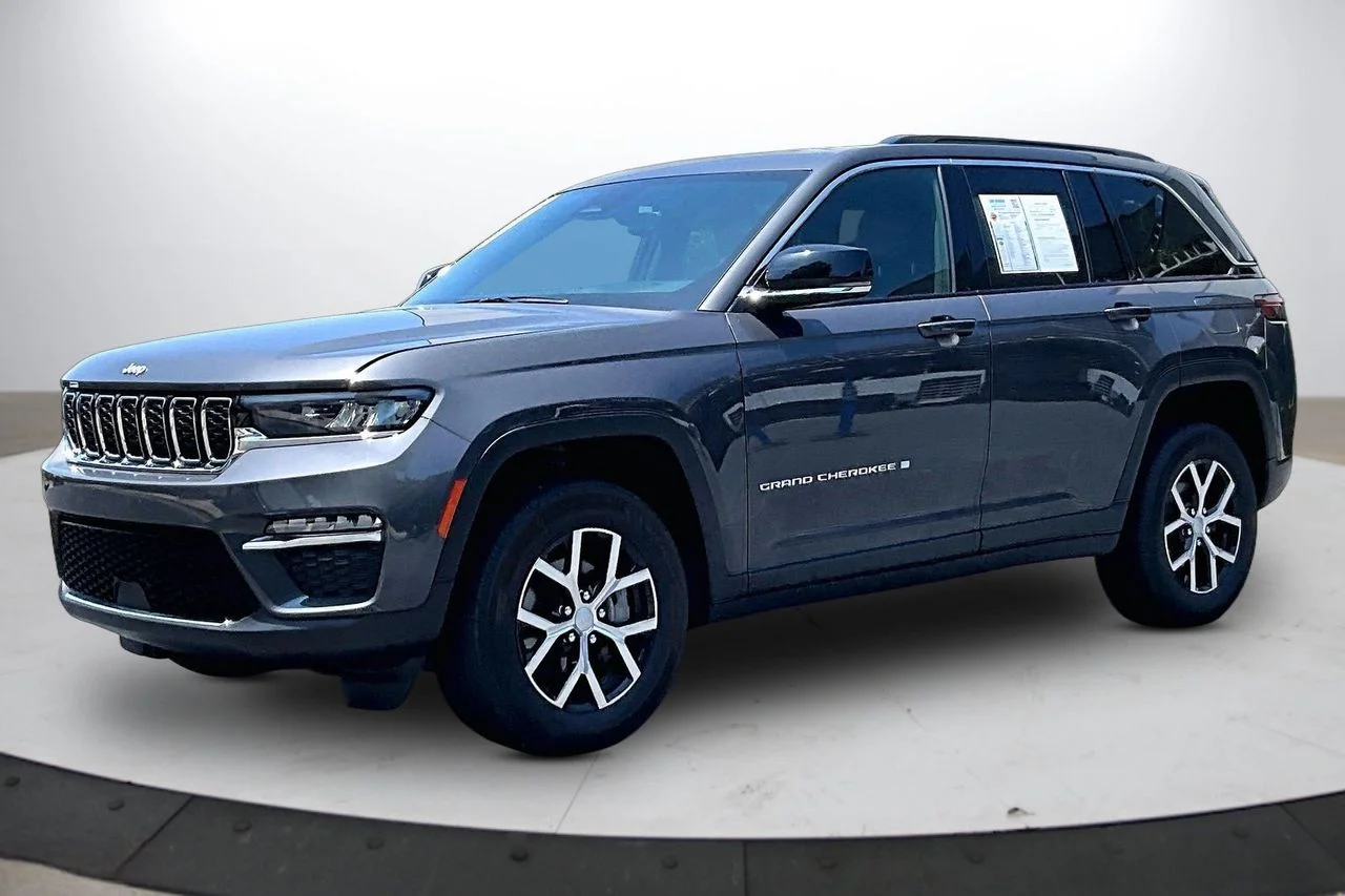 Certified Used 2024 Gray Jeep Limited image 4