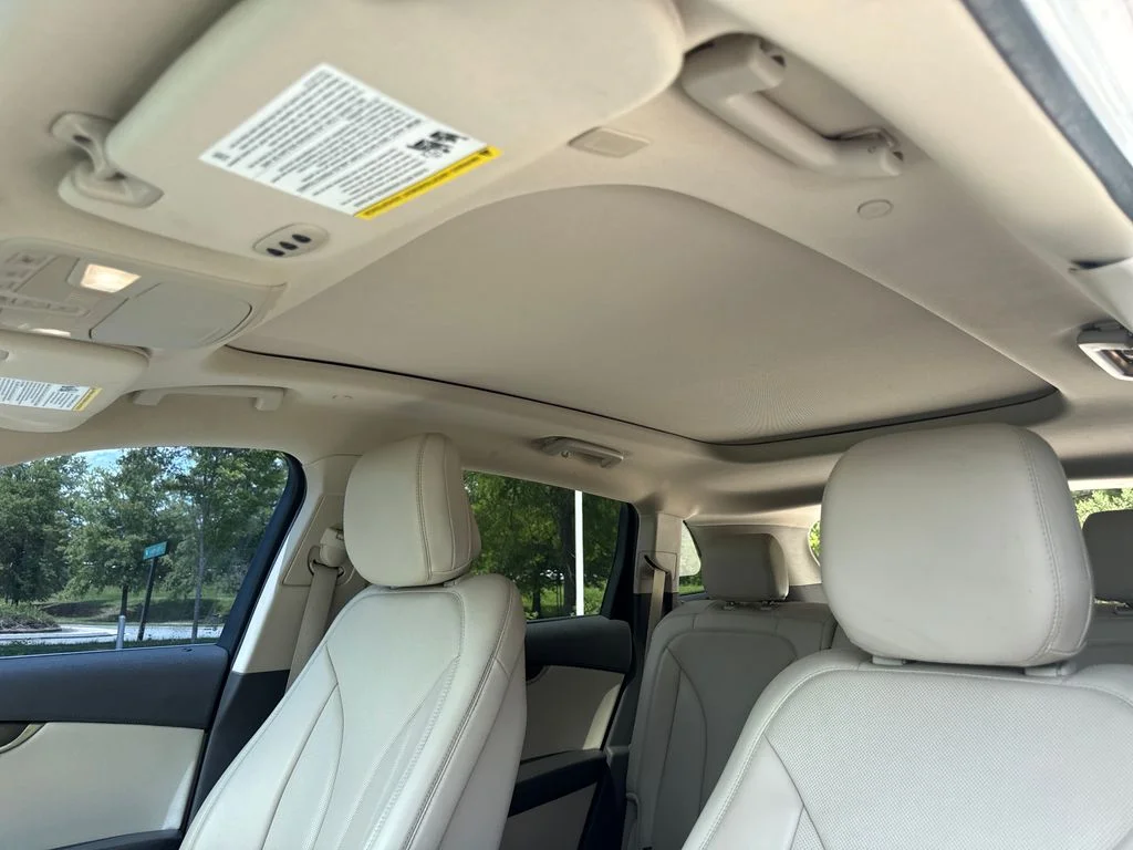 Used 2020 White Lincoln Reserve image 30