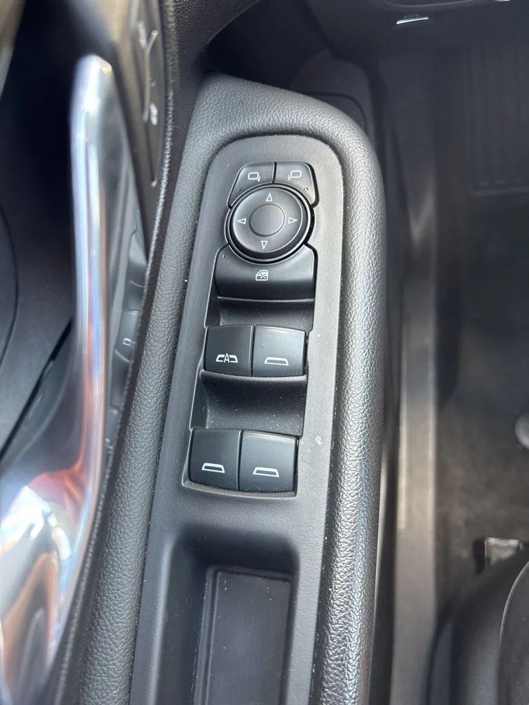 Used 2024 Summit White GMC SLE image 22