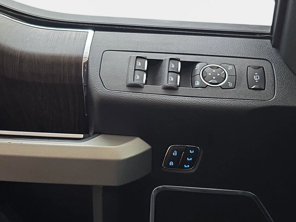 Used 2020 Blue Ford Lariat image 28