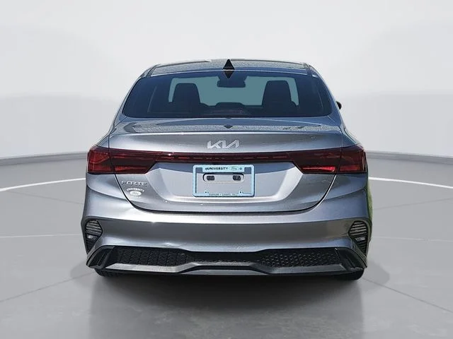 Used 2024 Gray Kia LXS image 4