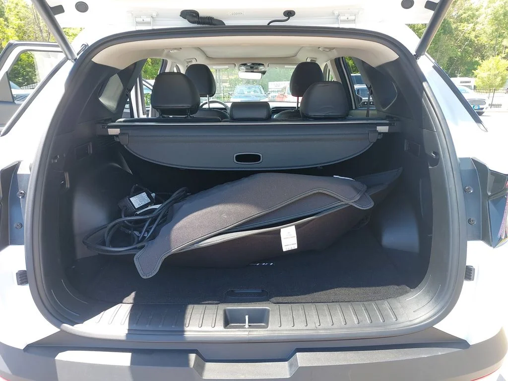 Used 2022 White Hyundai Limited image 12