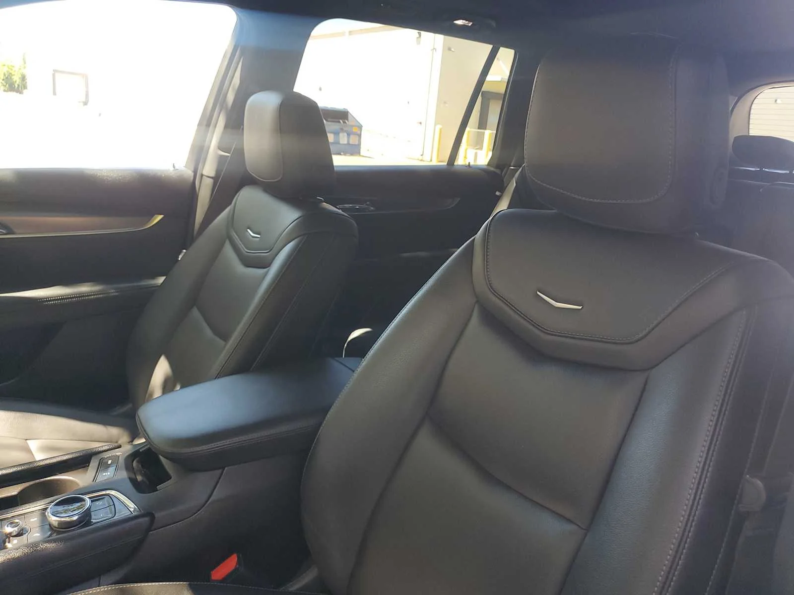 Used 2024 Crystal White Tricoat Cadillac Luxury image 17