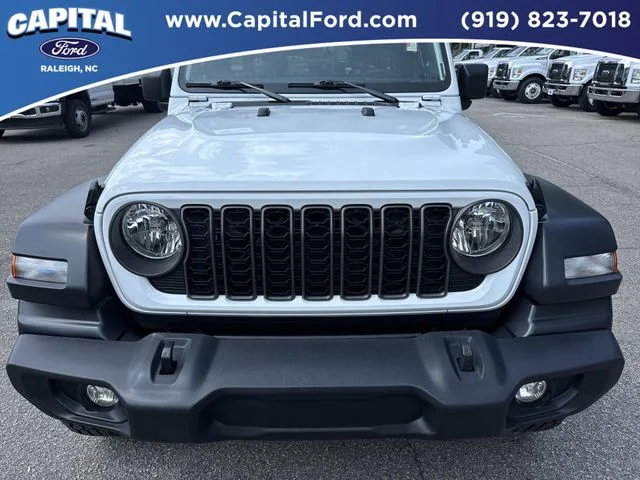 Used 2024 White Jeep Sport S image 10