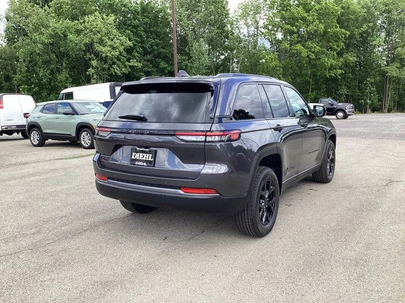 New 2026 Baltic Gray Metallic Clear-Coat Exterior Paint Jeep Laredo Altitude image 7