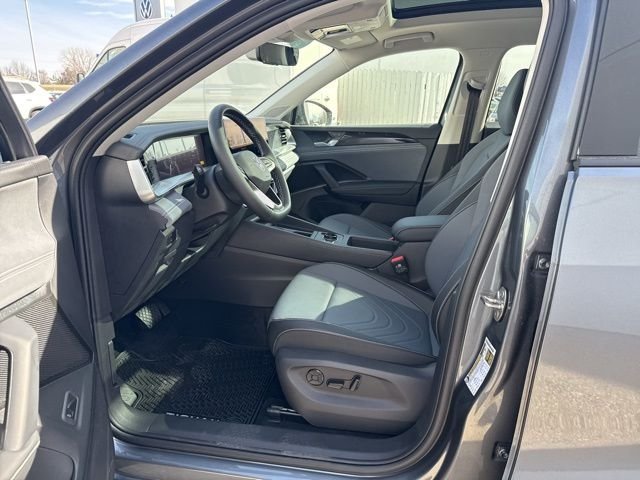 New 2026 Platinum Gray Volkswagen 2.0T SE image 12