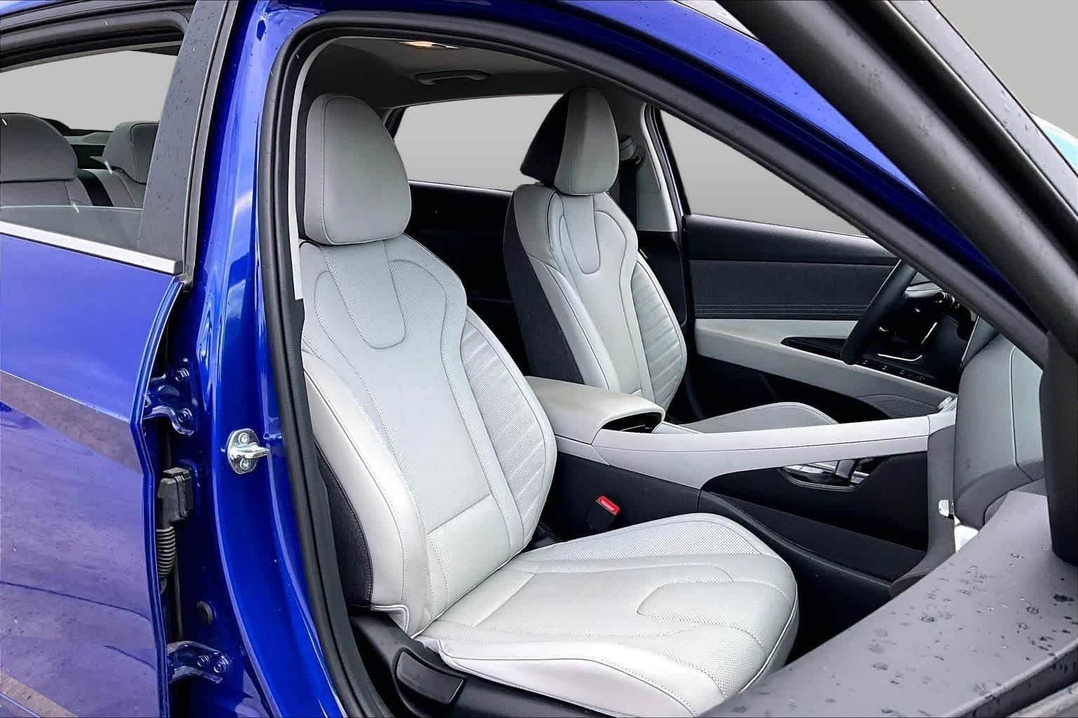 2025 Hyundai Elantra Limited - Photo 18