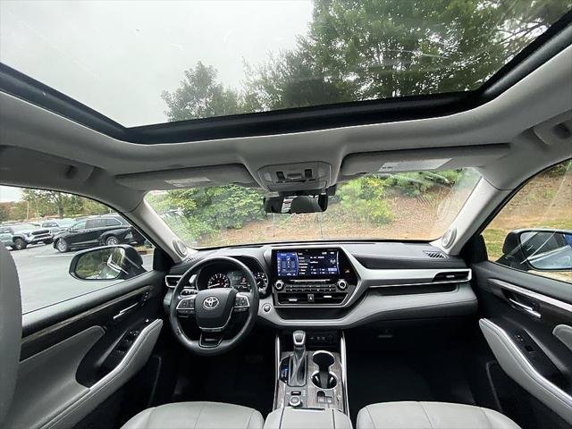 Certified Used 2021 MOON DUST Toyota  image 22