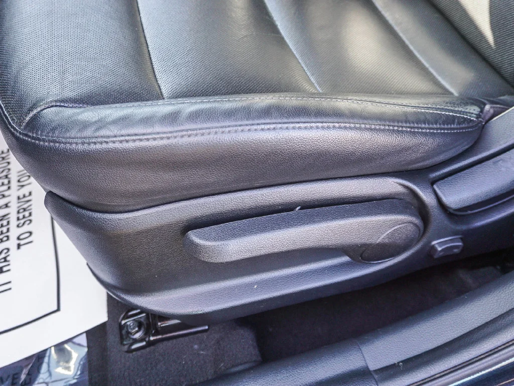 Used 2016 Black Kia EX image 19