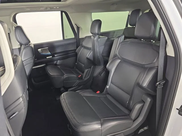 Used 2025 Oxford White Ford Platinum image 20