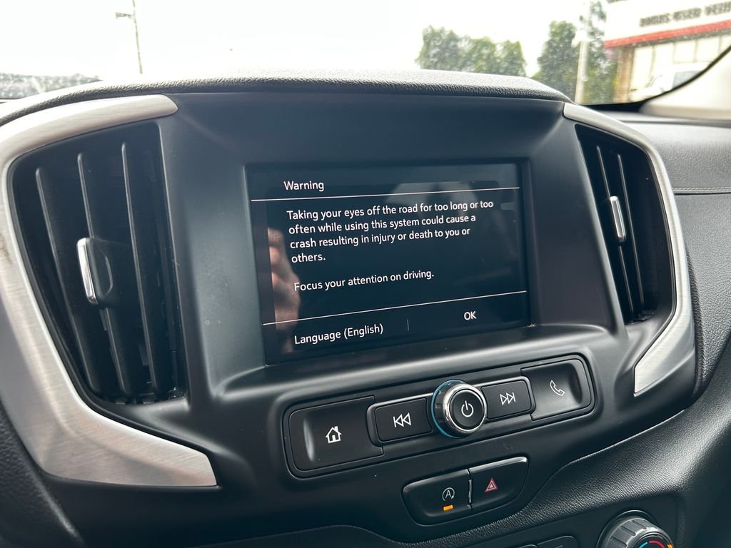 Used 2023 Sterling Metallic GMC SLE image 17