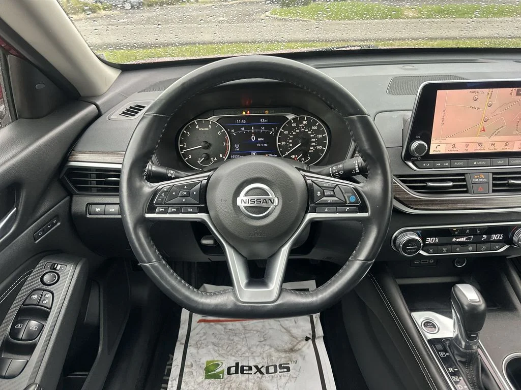 Used 2019 Red Nissan 2.5 Platinum image 14