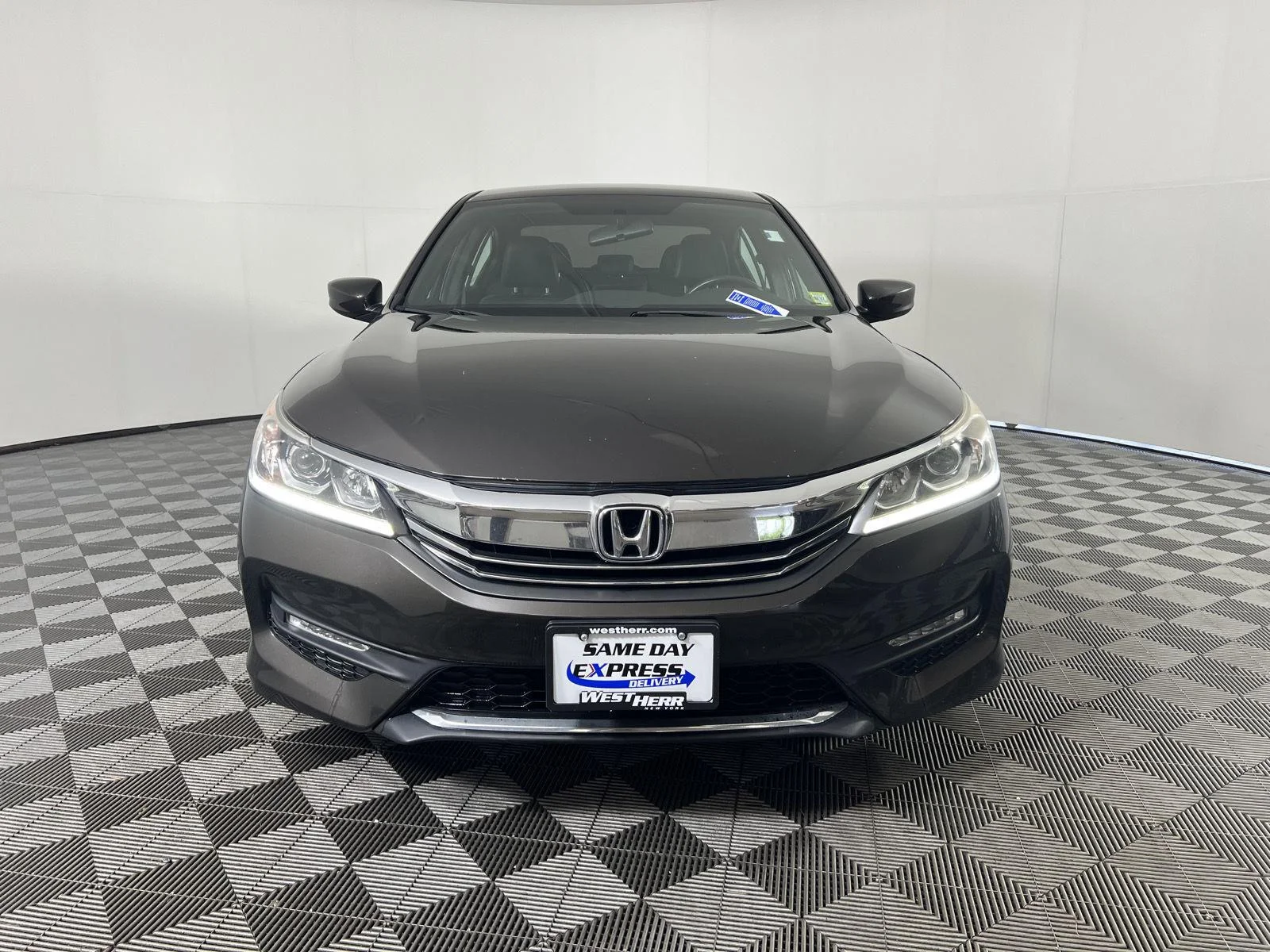 Used 2017 Kona Coffee Metallic Honda Sport SE image 8