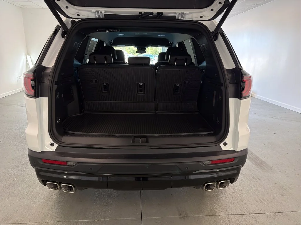 New 2027 Summit White GMC Elevation image 7