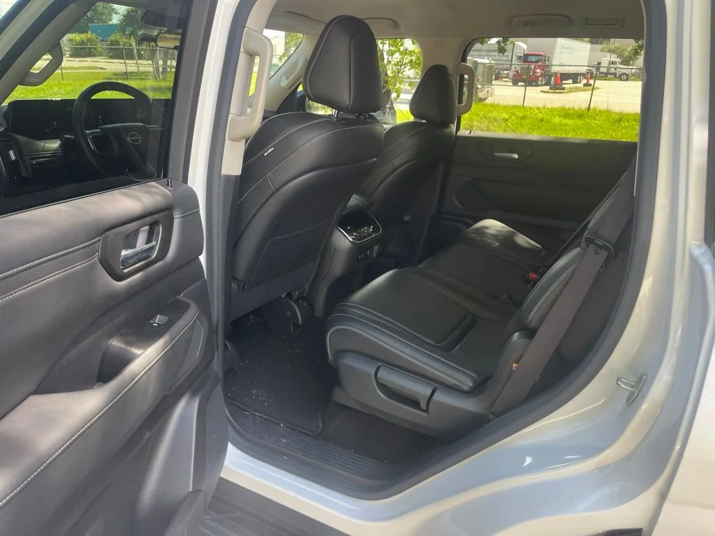 Used 2025 Aspen White Nissan SV image 11