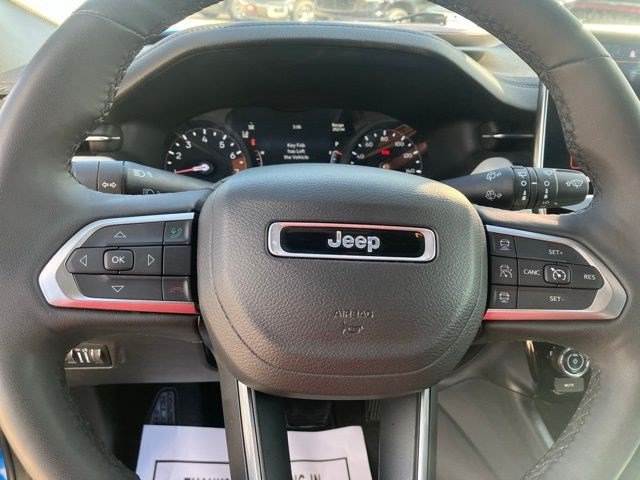 Certified Used 2025 Hydro Blue Pearlcoat Jeep Limited image 13