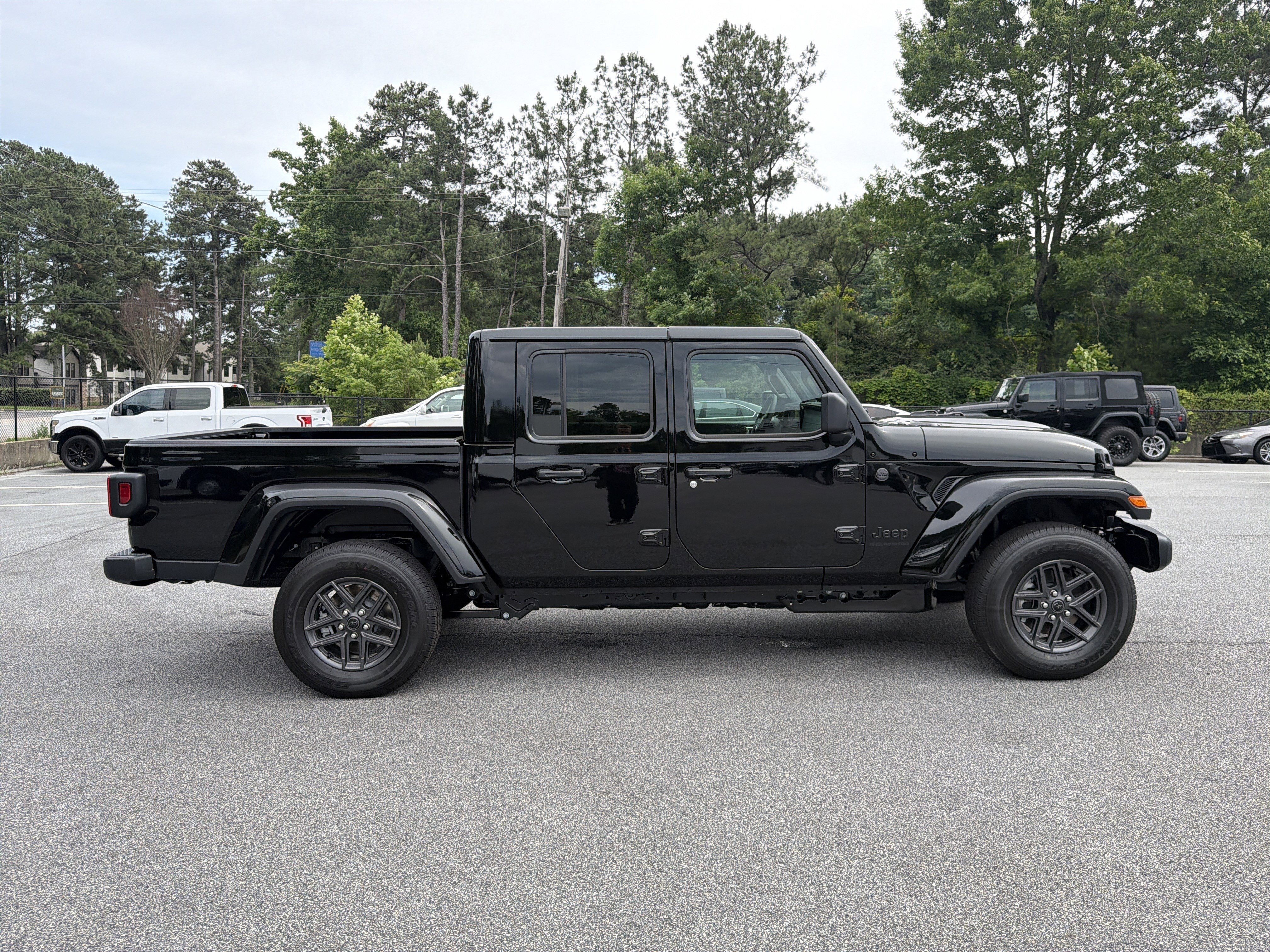 New 2026 Black Clear-Coat Exterior Paint Jeep Sport S image 9