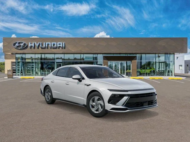 New 2026 White Hyundai SE image 2
