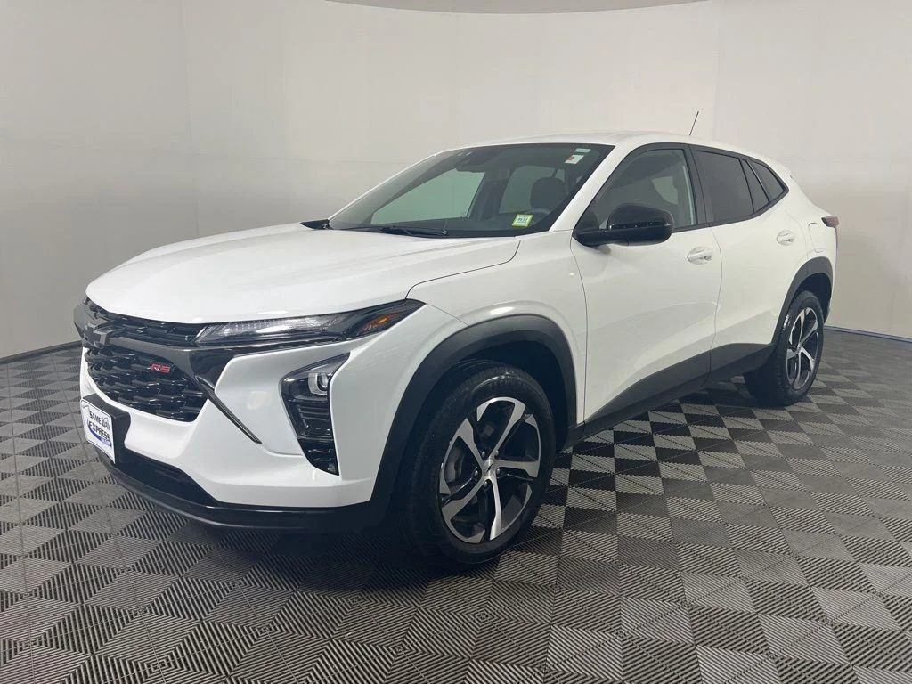Used 2024 Summit White Chevrolet 1RS image 3