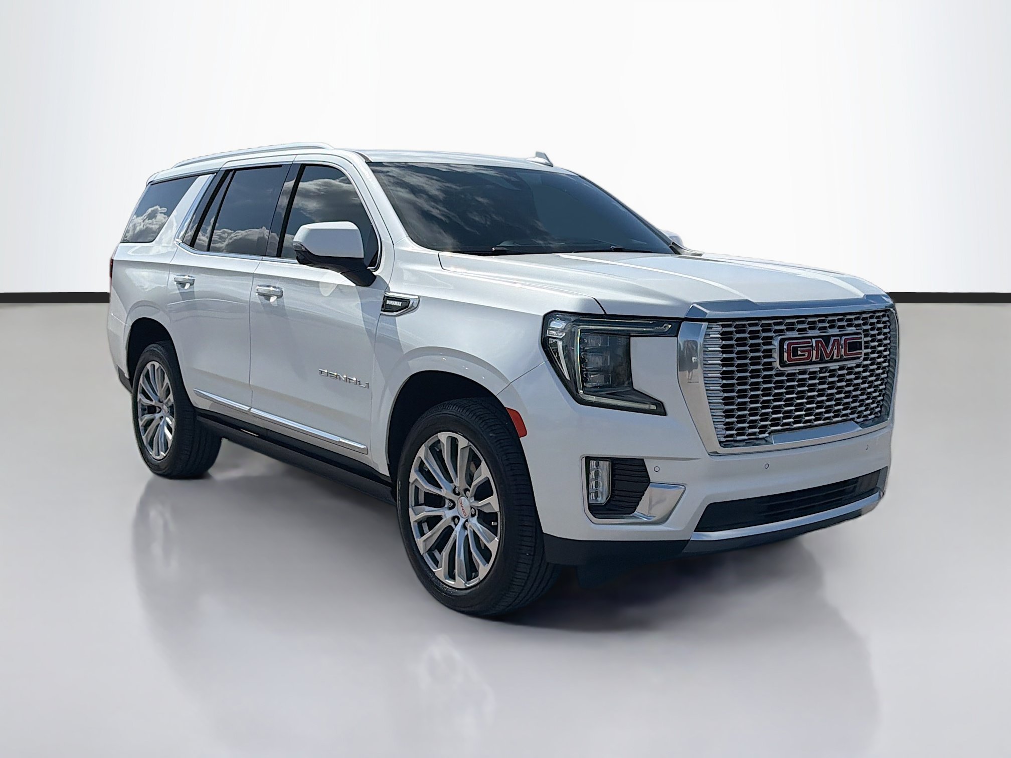 Used 2022 White Frost Tricoat GMC Denali image 7
