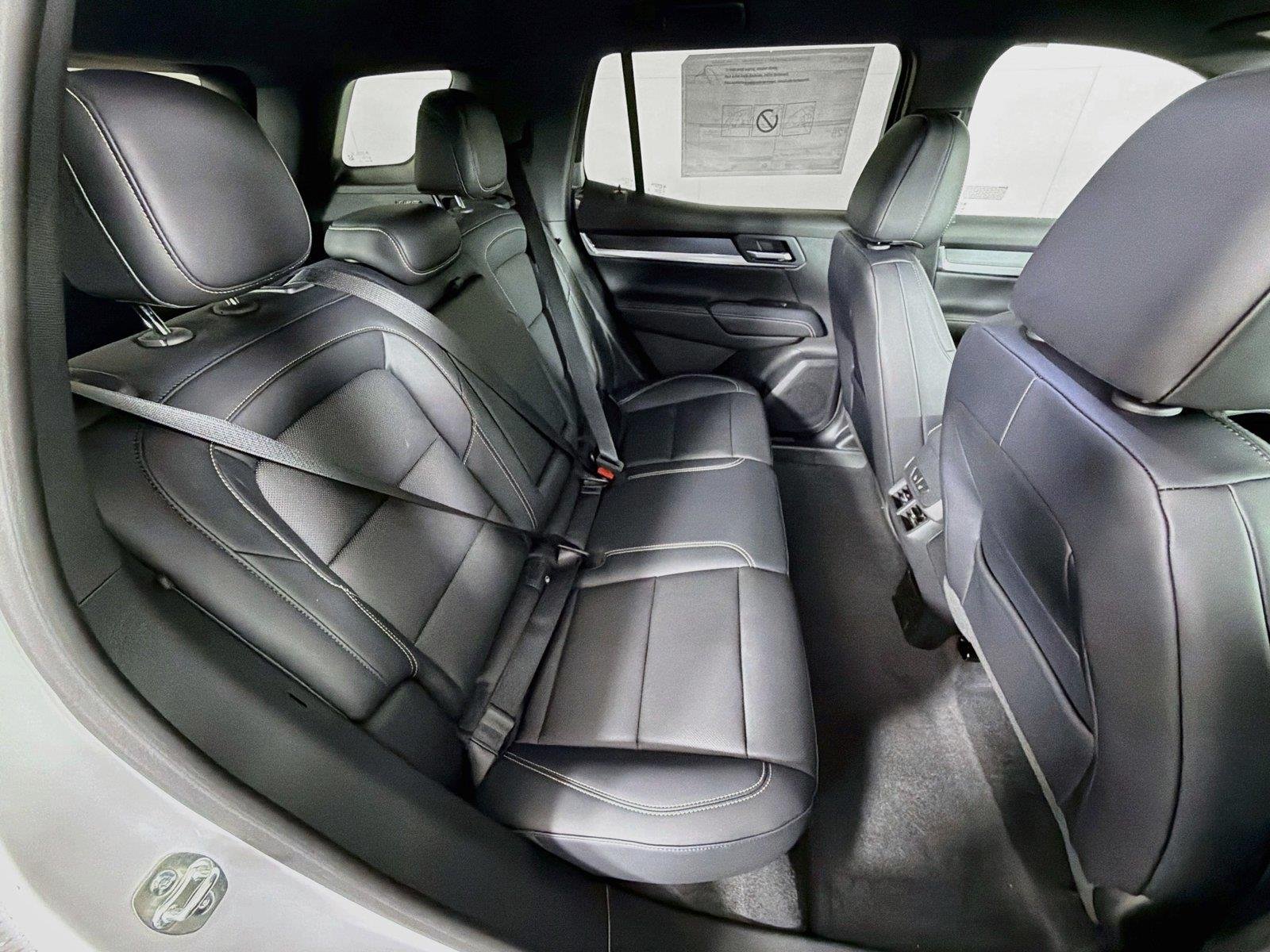 New 2027 Summit White GMC Elevation image 30