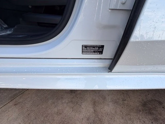 Used 2024 White BMW xDrive40i image 17
