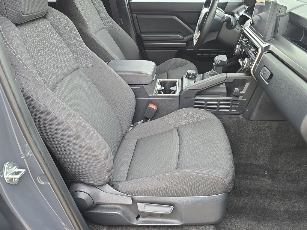 Certified Used 2025  Toyota SR5 image 38