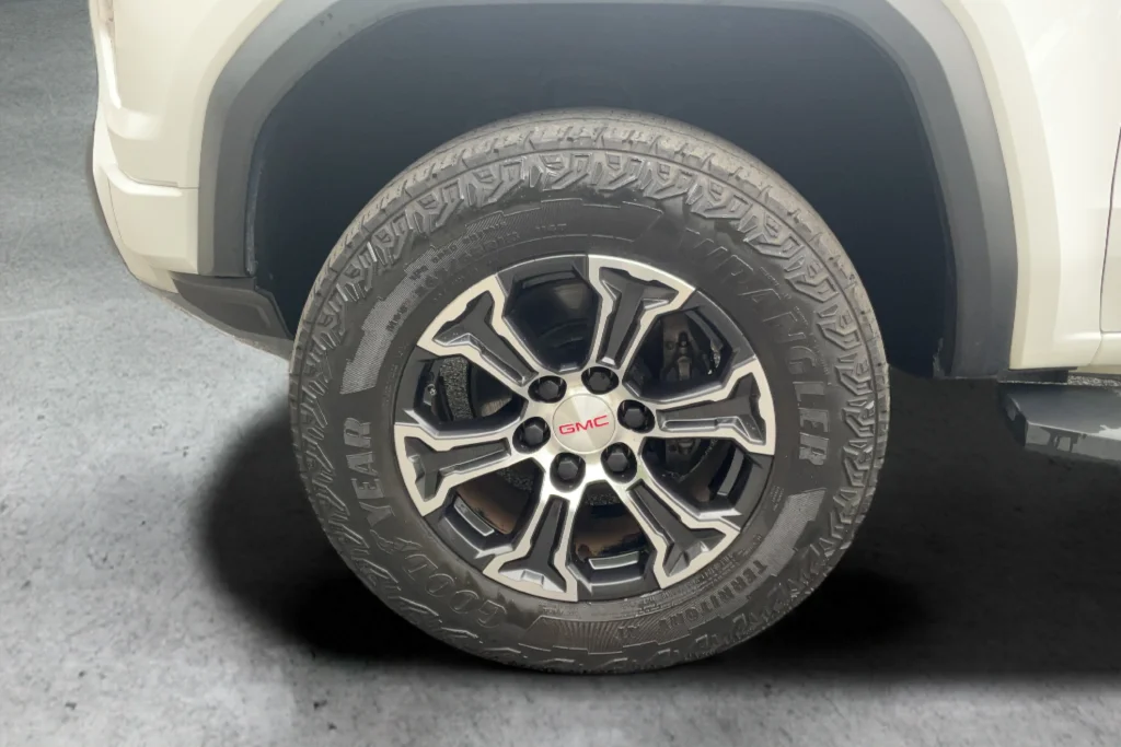 Used 2024 White GMC AT4 image 23