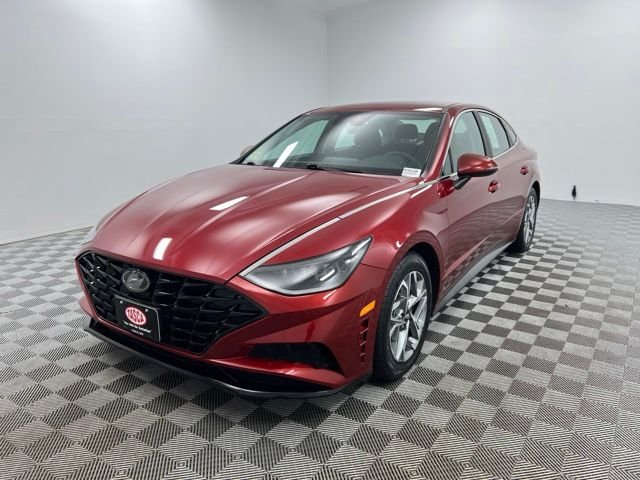 Used 2023 Red Hyundai SEL image 2