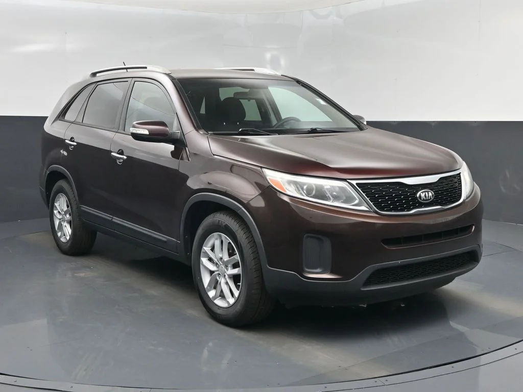 Used 2015 Red Kia LX image 8